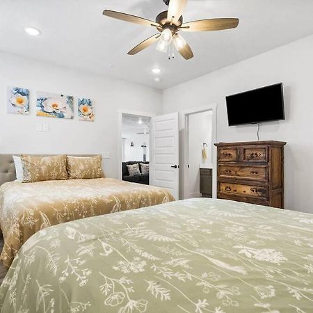 The Lake Fish-Amazing Views-Sleeps 24-Indoor-Outdoor Pools Branson Exterior photo