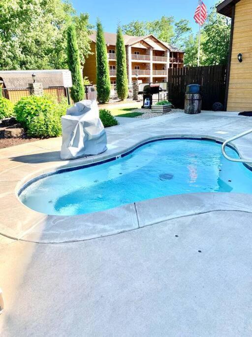 The Lake Fish-Amazing Views-Sleeps 24-Indoor-Outdoor Pools Branson Exterior photo
