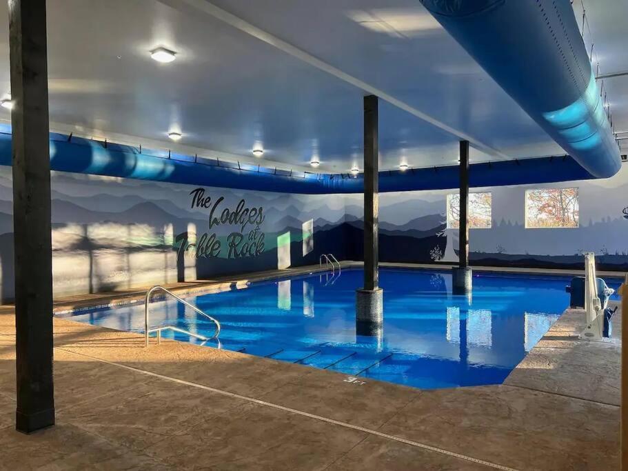 The Lake Fish-Amazing Views-Sleeps 24-Indoor-Outdoor Pools Branson Exterior photo
