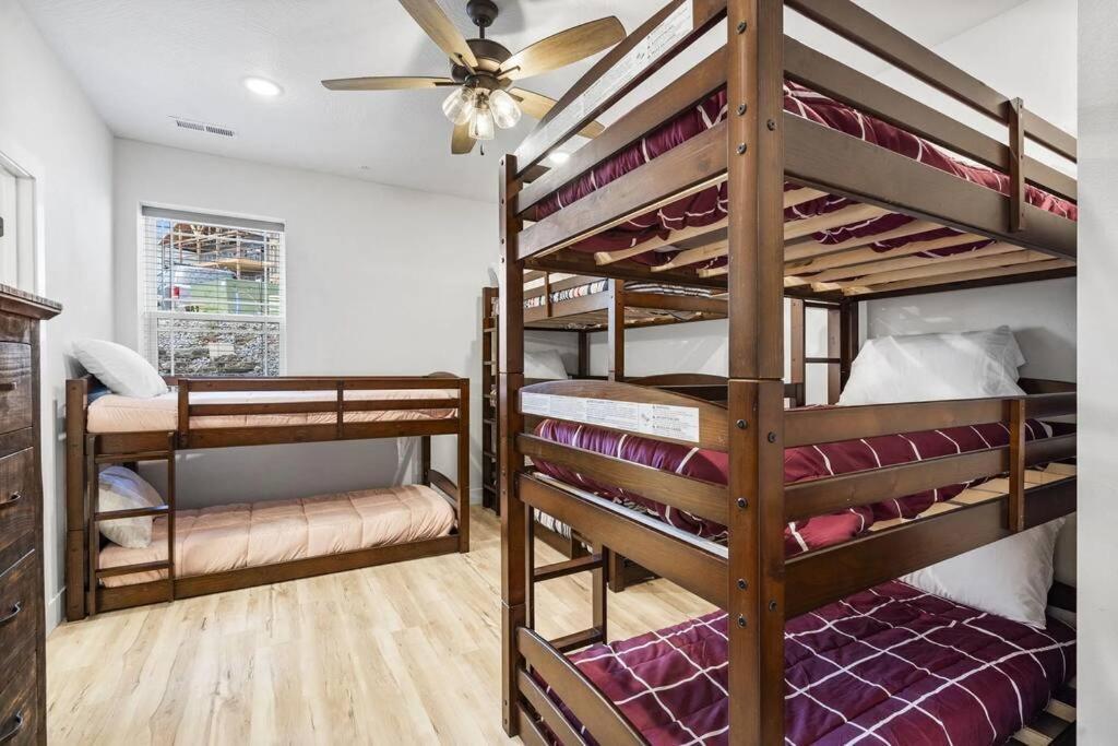 The Lake Fish-Amazing Views-Sleeps 24-Indoor-Outdoor Pools Branson Exterior photo