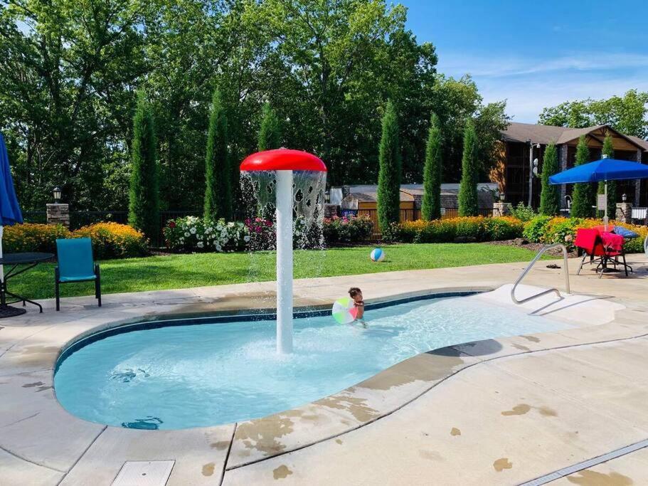 The Lake Fish-Amazing Views-Sleeps 24-Indoor-Outdoor Pools Branson Exterior photo