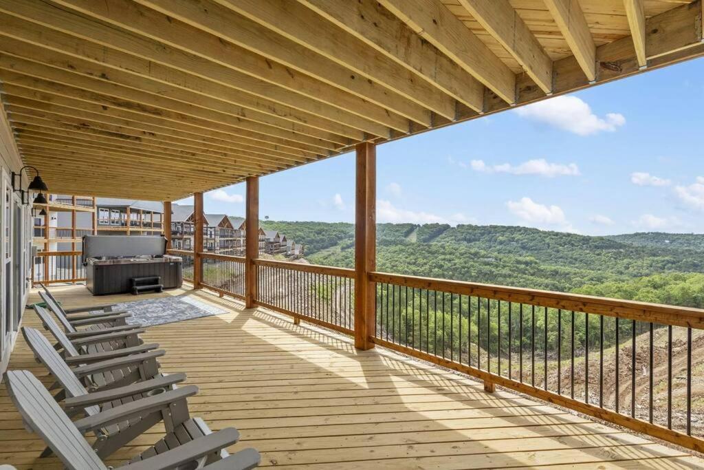 The Lake Fish-Amazing Views-Sleeps 24-Indoor-Outdoor Pools Branson Exterior photo